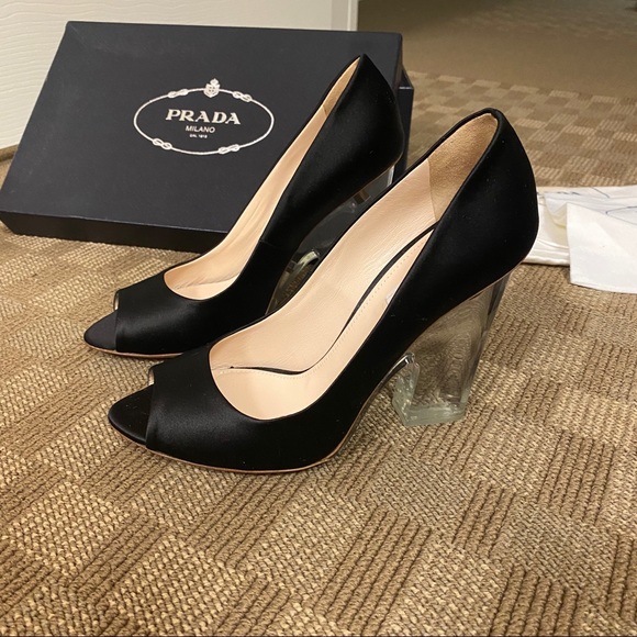 Authentic Prada heels - Picture 4 of 10